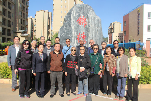 省房（集團(tuán)）公司組織退休職工參觀建工新城