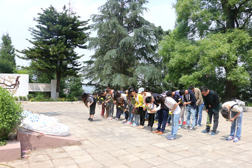 清明祭英烈，共鑄中華魂