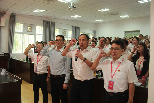 公司舉辦第一期“萬(wàn)名黨員進(jìn)黨?！迸嘤?xùn)班