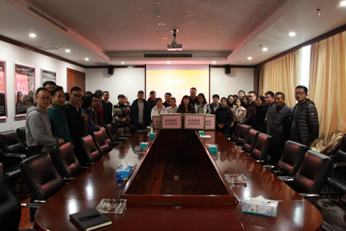 公司工會(huì)到建工地產(chǎn)送溫暖