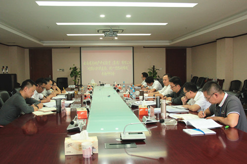 劉國(guó)君在公司主題教育研討會(huì)上要求：統(tǒng)一班子思想認(rèn)識(shí) 破解公司發(fā)展難題 維護(hù)集團(tuán)發(fā)展大局