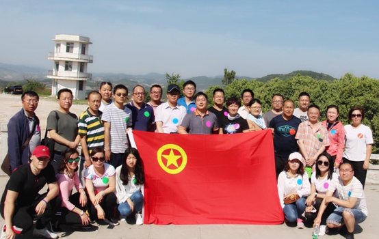 擁抱青春，讓腳步飛揚(yáng)——南疆地產(chǎn)組織登山比賽