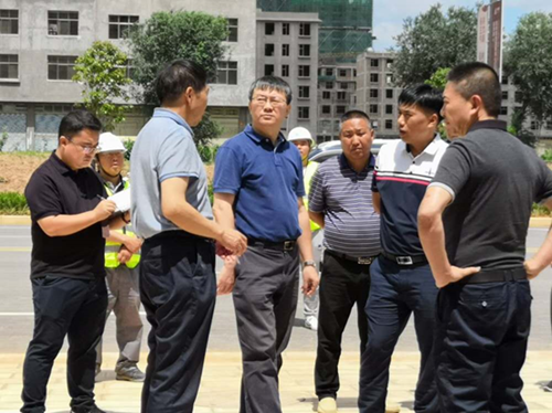 省住建廳副廳長蔡葵調(diào)研沾益西河棚改安置房項目