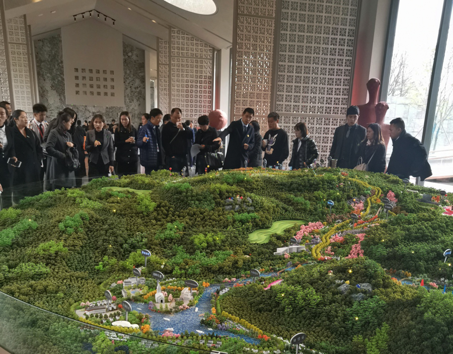 云建、南疆地產(chǎn)組織人員到富民漢華天馬山項目及昆明融創(chuàng)文旅城參觀學(xué)習(xí)