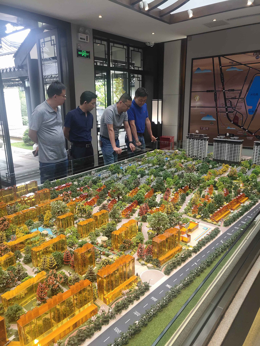 云建、南疆公司到蒙自“紅河錦府”項(xiàng)目參觀學(xué)習(xí)