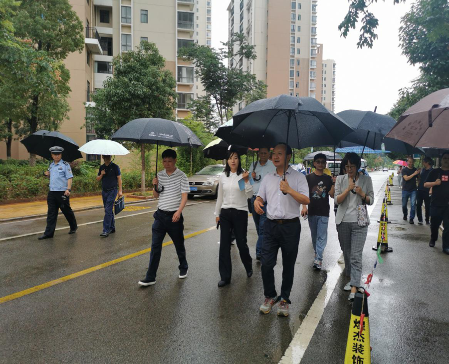 昆明市晉寧區(qū)區(qū)委書(shū)記李福軍調(diào)研和順公司安居家園項(xiàng)目