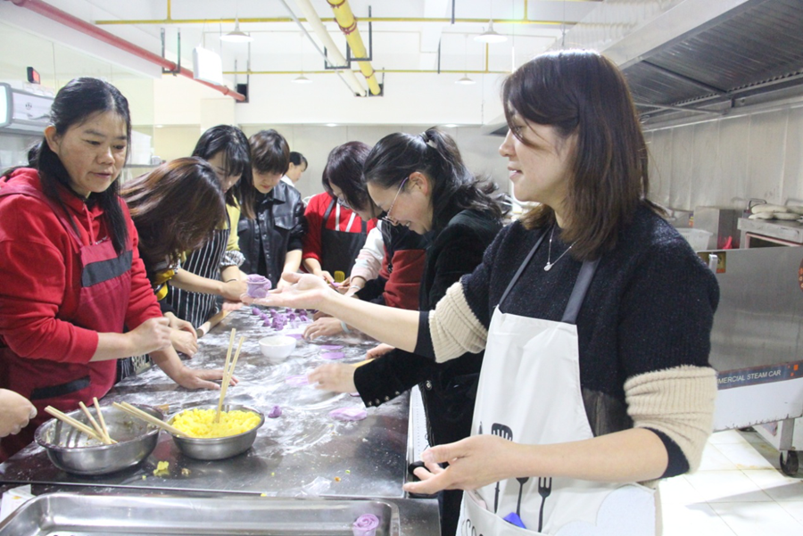 云建、南疆公司舉辦“三八”婦女節(jié)暖心烘焙活動(dòng)