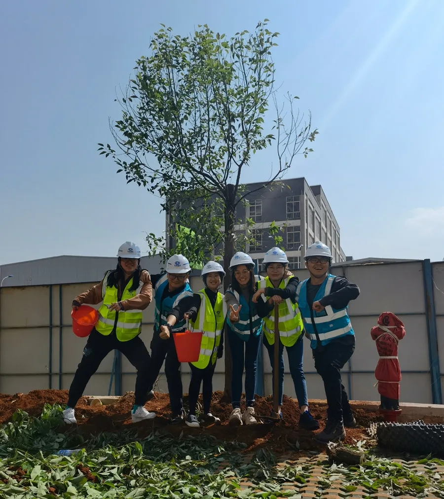 康澤公司開展“我為工地添新綠”義務(wù)植樹主題黨日活動(dòng)