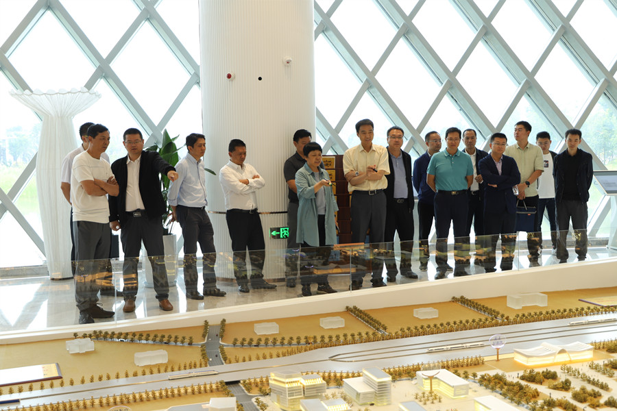 玉溪市委副書記江華到玉溪高鐵新城項目調研