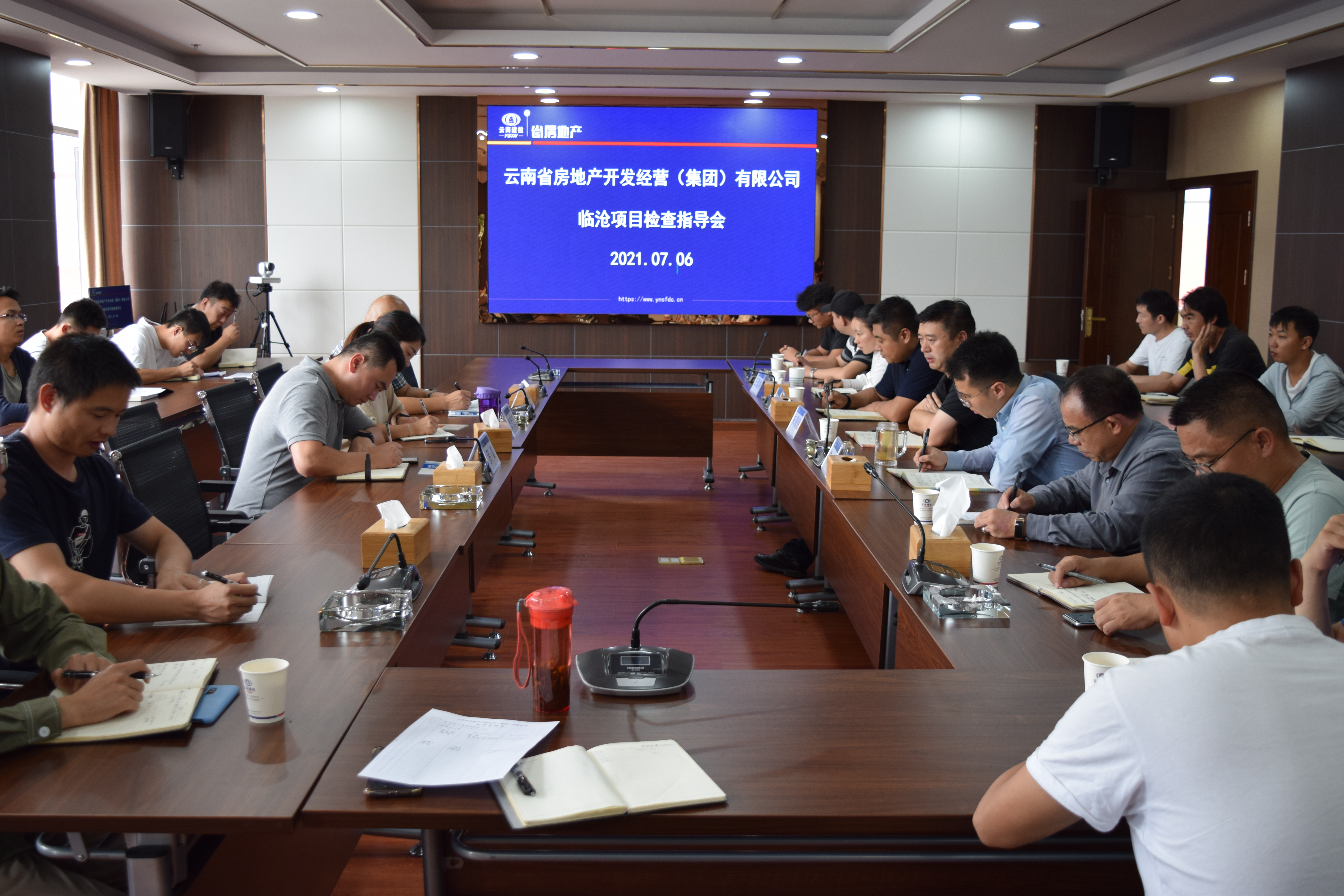 袁明紅到臨滄安置房項(xiàng)目開展質(zhì)量安全監(jiān)督檢查