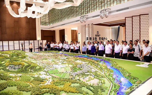 玉溪市委書記王力到元江果香四季調(diào)研