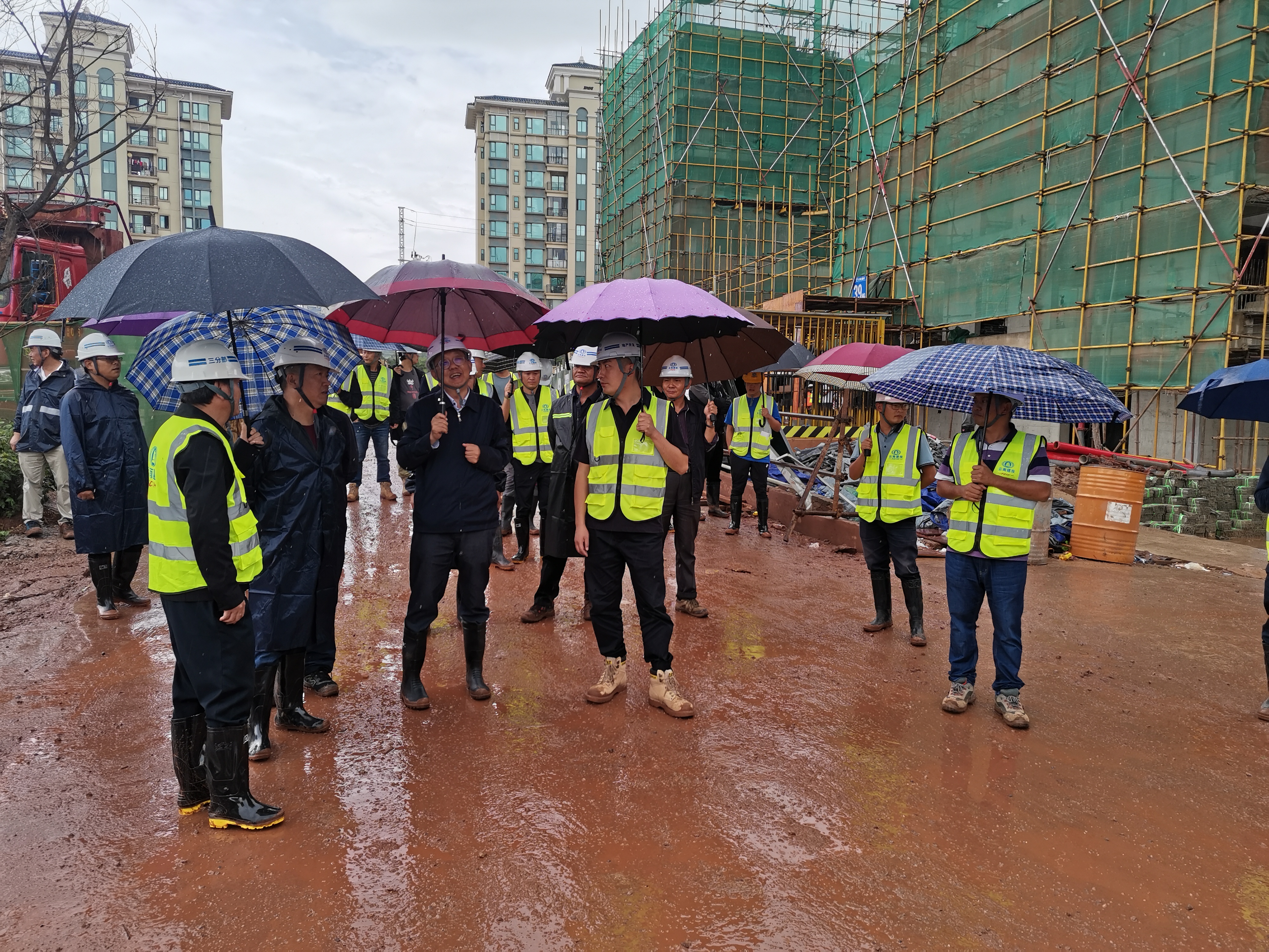 建投集團(tuán)安全總監(jiān)段益慶到朝朝暮暮、安寧財(cái)大項(xiàng)目調(diào)研