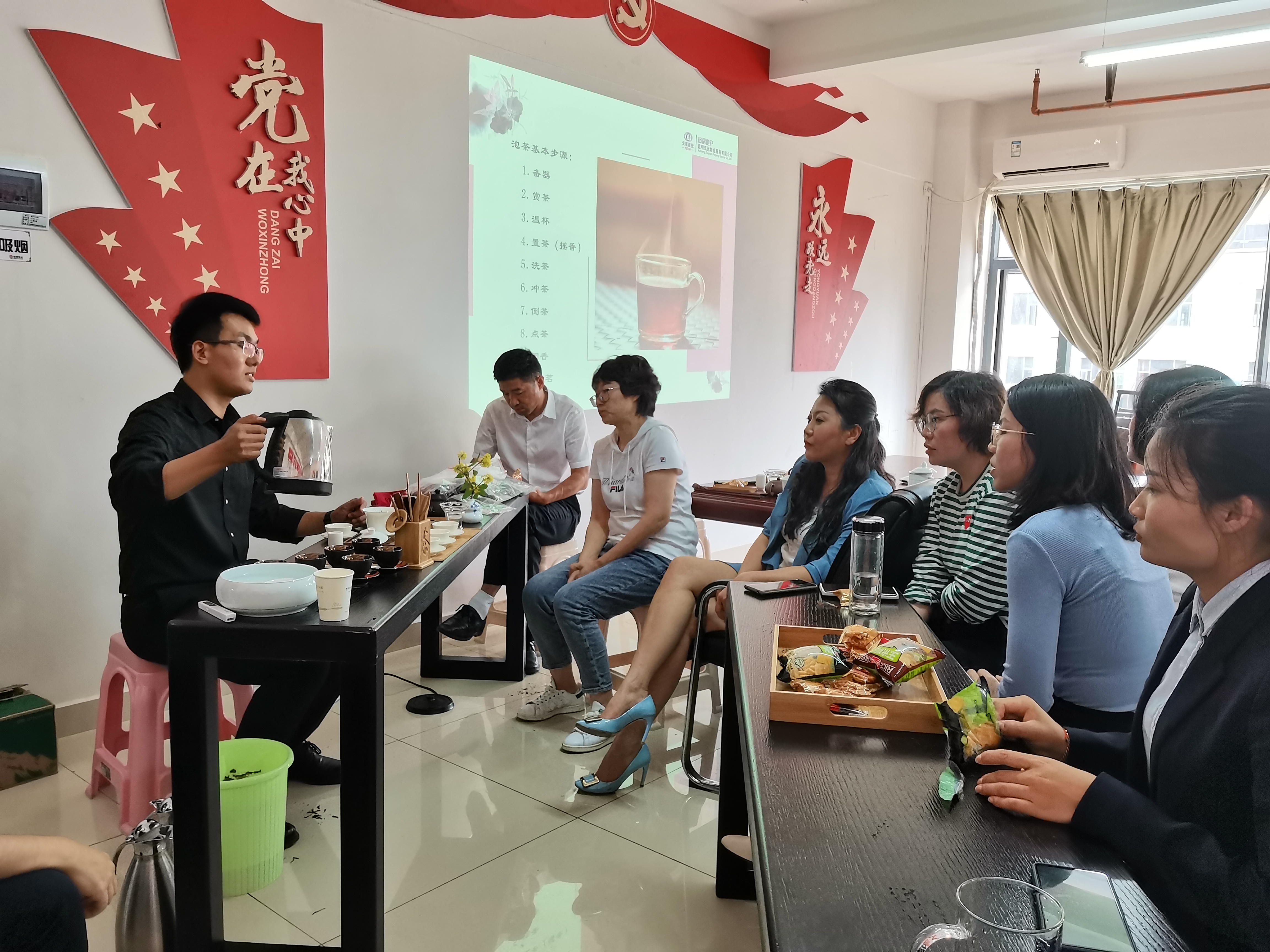 康澤大業(yè)公司組織開展禮儀培訓(xùn)和茶藝培訓(xùn)