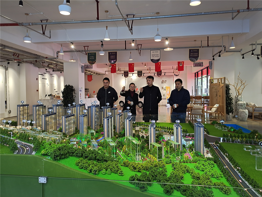 胡亞東到云航地產(chǎn)檢查指導(dǎo)營銷工作