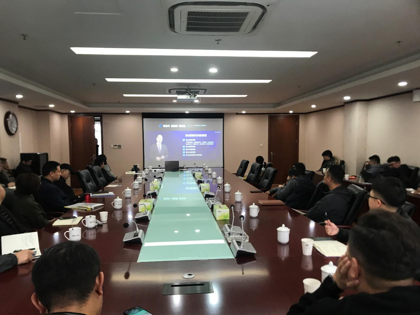 公司組織收看2021年中國不動產(chǎn)總裁峰會直播