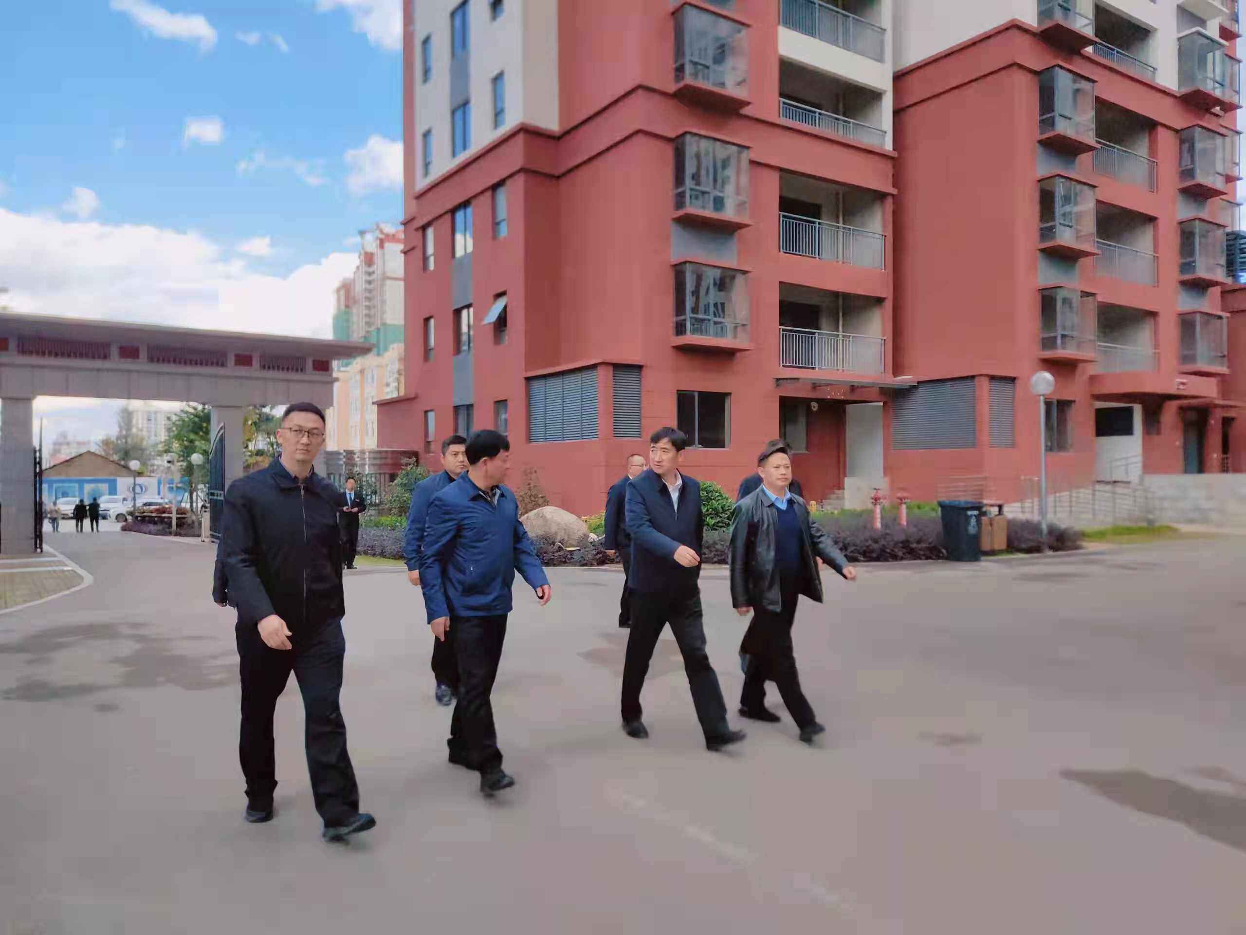 臨滄市委副書記、代理市長(zhǎng)杜建輝調(diào)研臨翔區(qū)棚戶區(qū)改造安置房項(xiàng)目