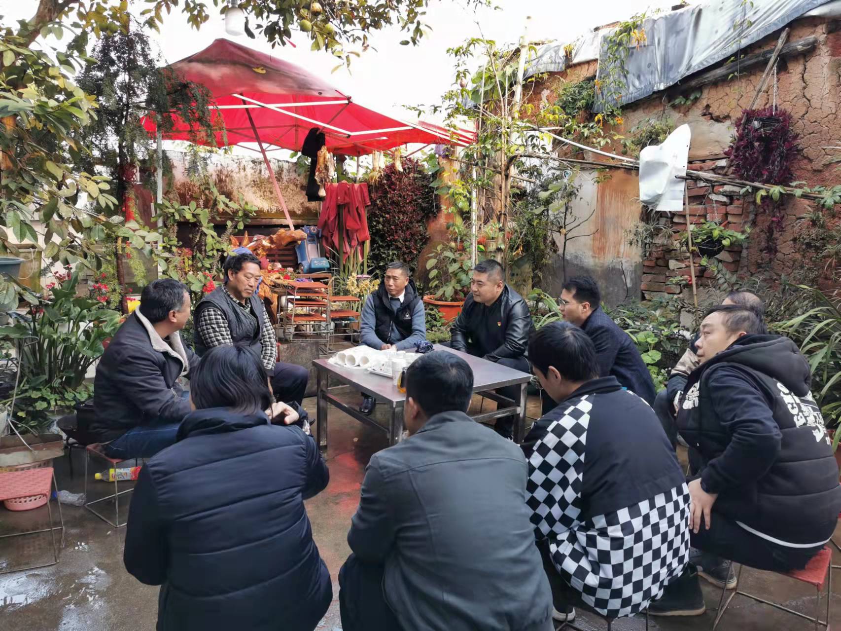 臨滄片區(qū)黨支部到拆遷戶家中走訪慰問(wèn)