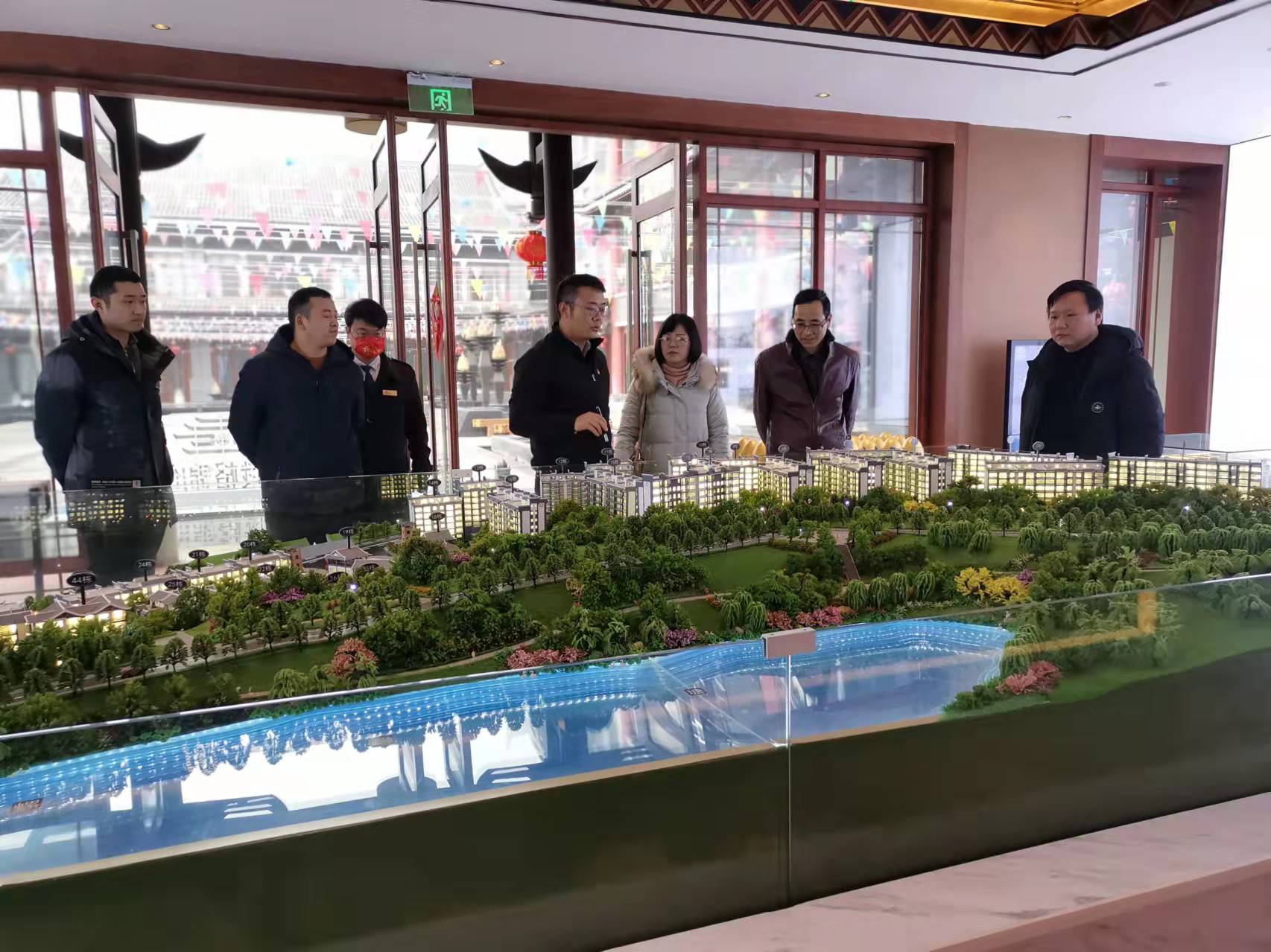 大方縣統(tǒng)戰(zhàn)部、工商聯(lián)領(lǐng)導(dǎo)到大方項(xiàng)目調(diào)研指導(dǎo)