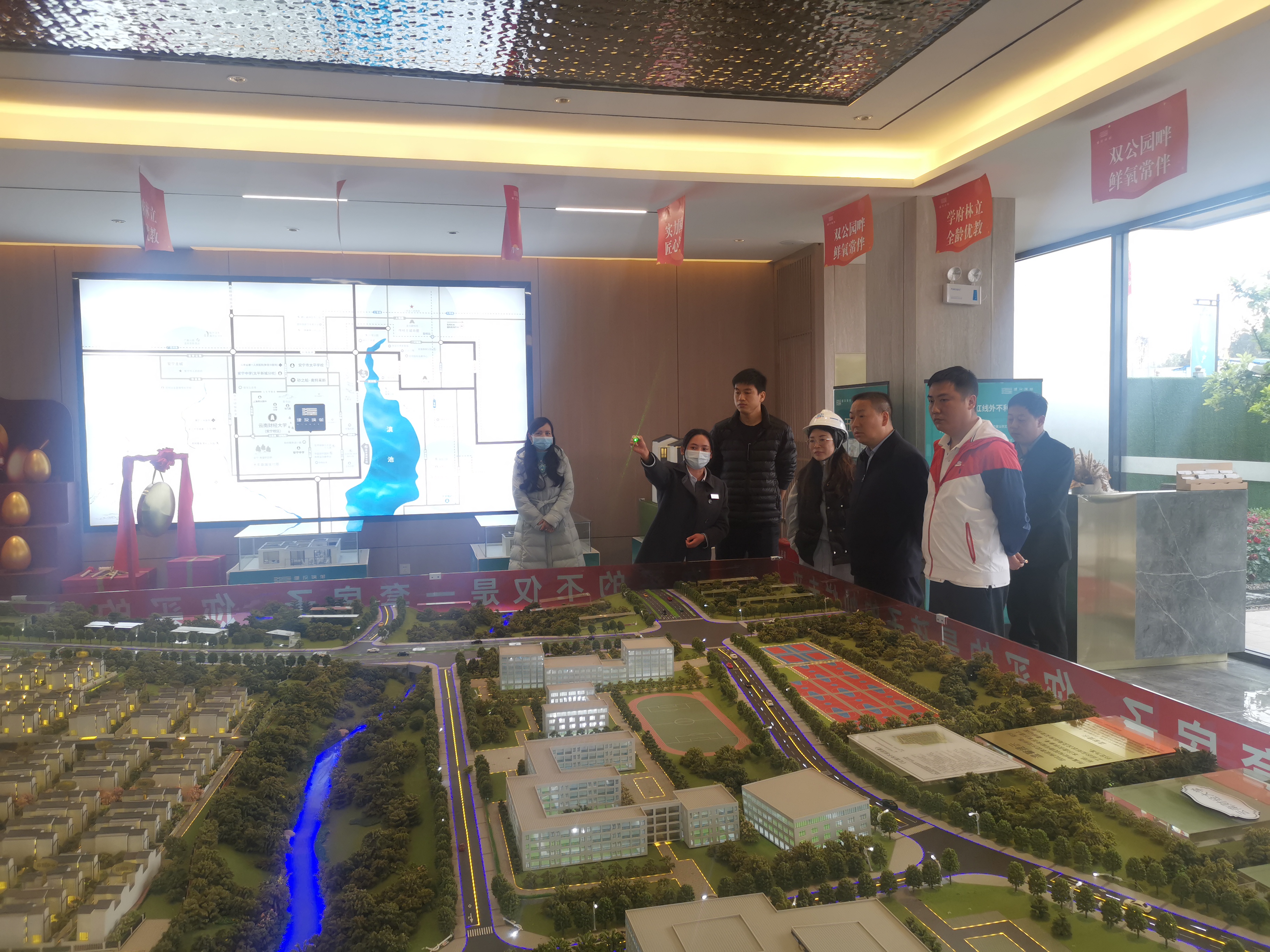 集團(tuán)黨委書記、董事長陳祖軍到安寧財(cái)大璞御項(xiàng)目調(diào)研