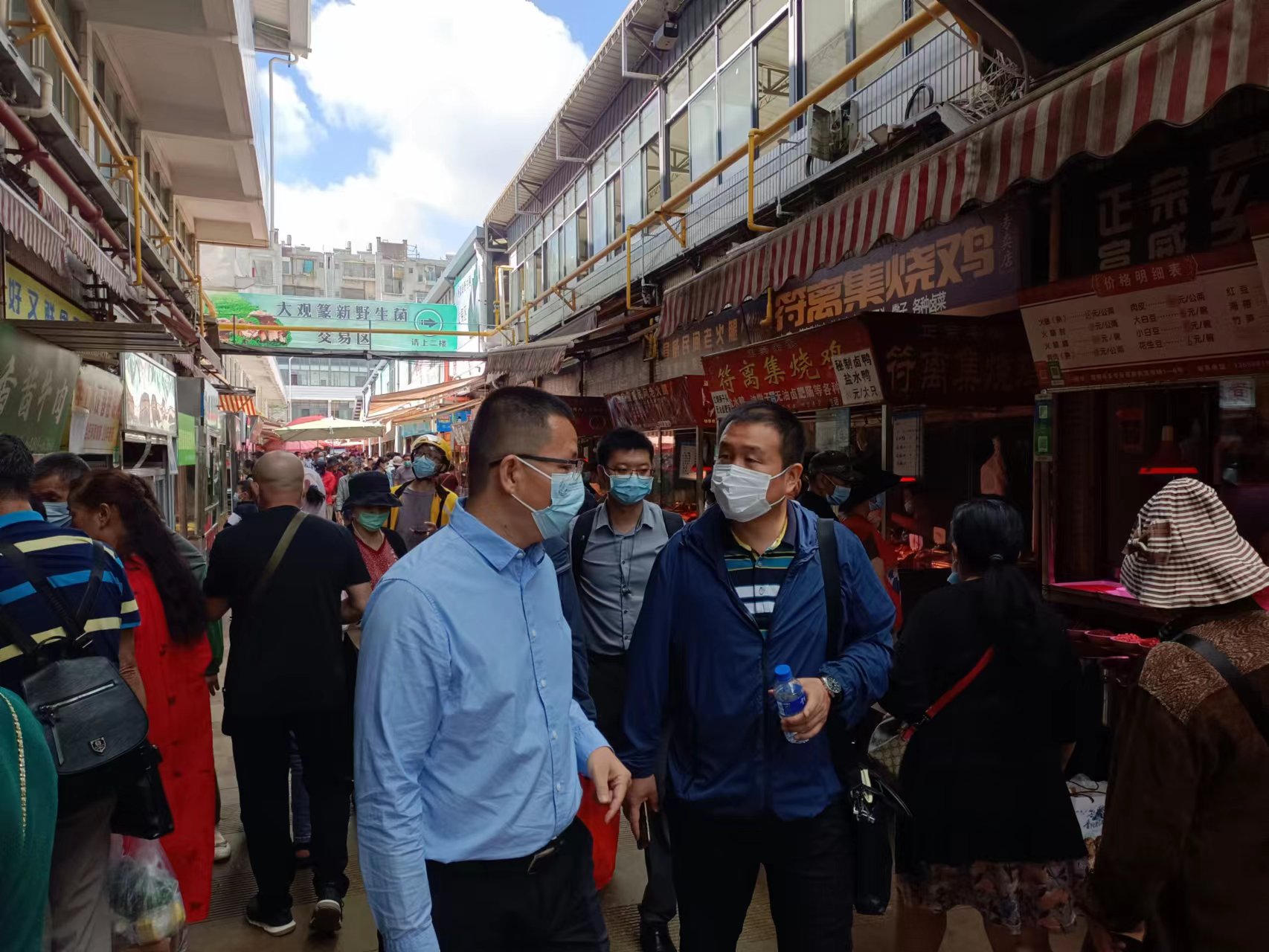 王紅國(guó)率邦元公司到篆新農(nóng)貿(mào)市場(chǎng)考察交流