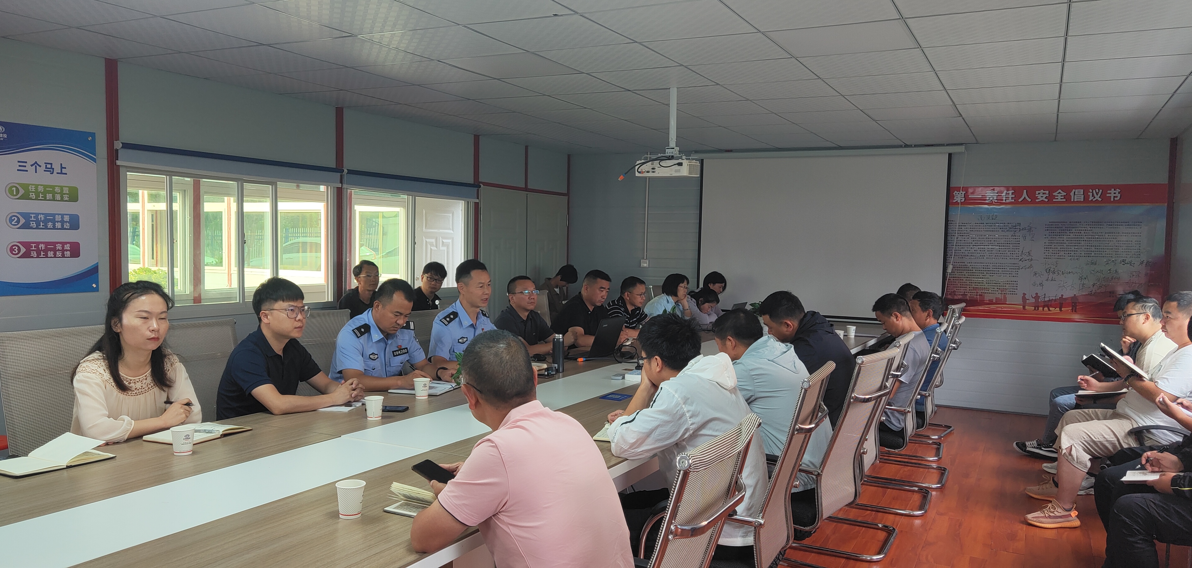 曲靖片區(qū)聯(lián)合政府部門開展交通普法教育活動