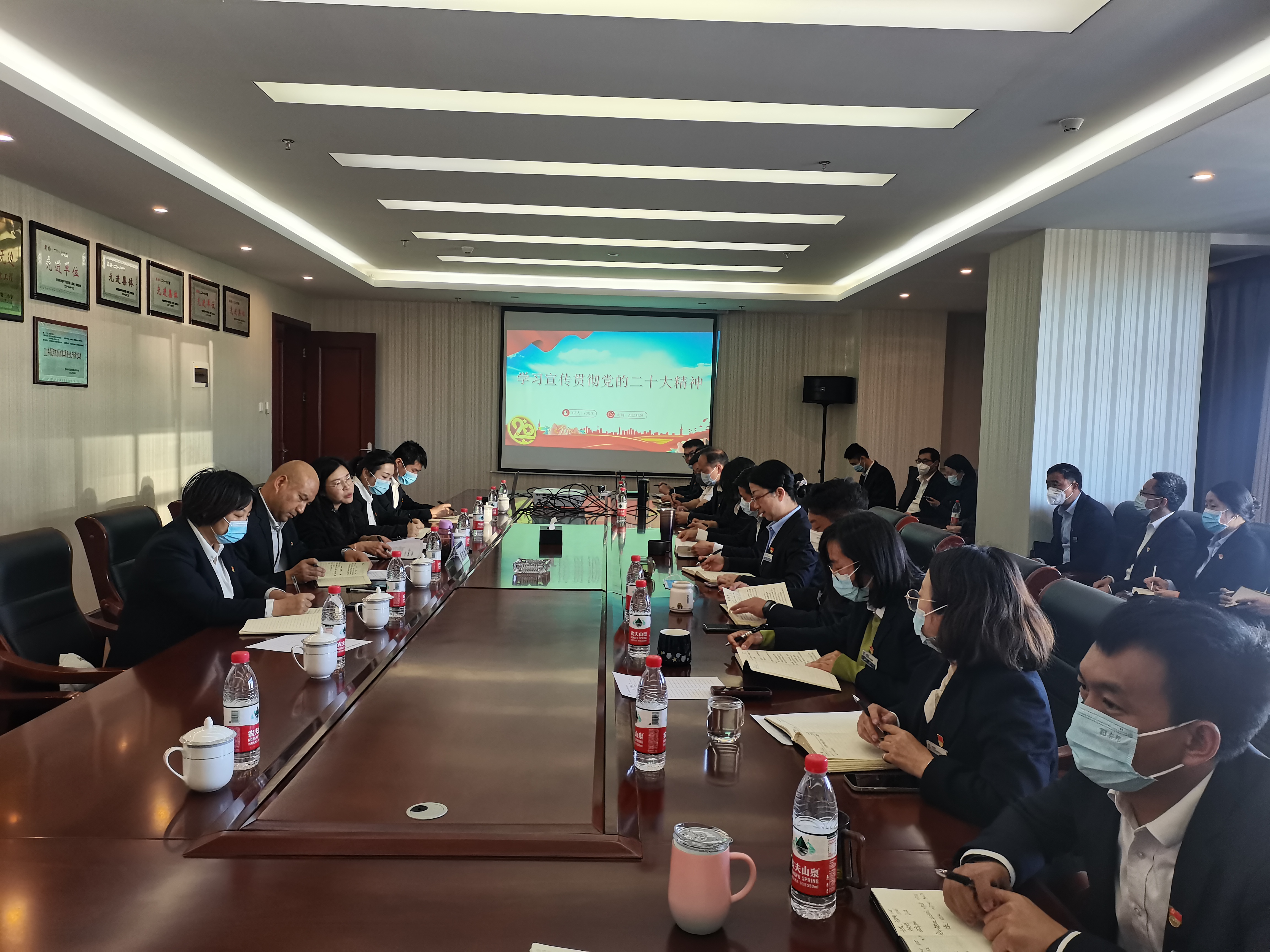 袁明紅到和順公司、省房物業(yè)宣講黨的二十大精神