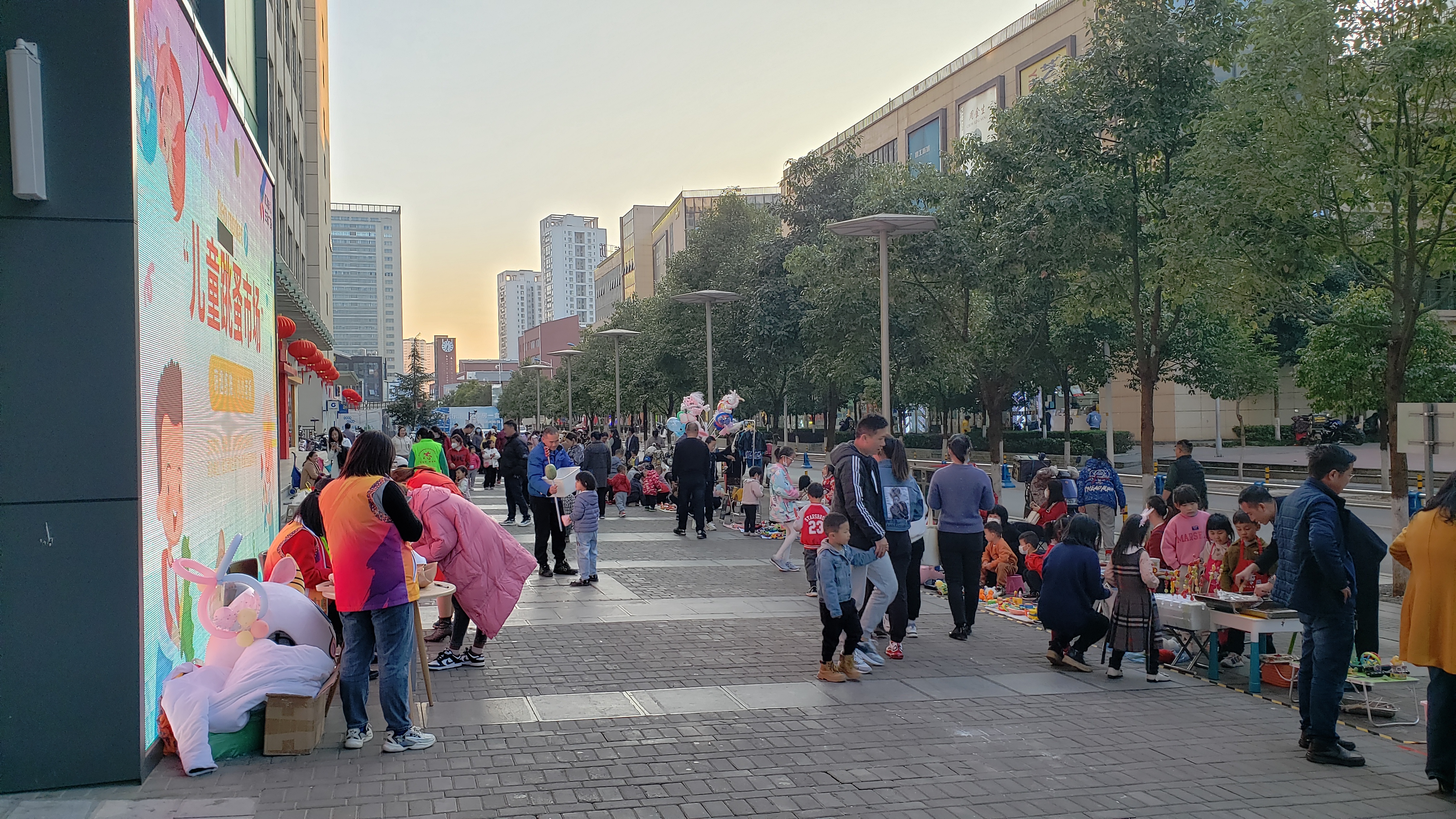 建工新城兒童跳蚤市場成功舉辦