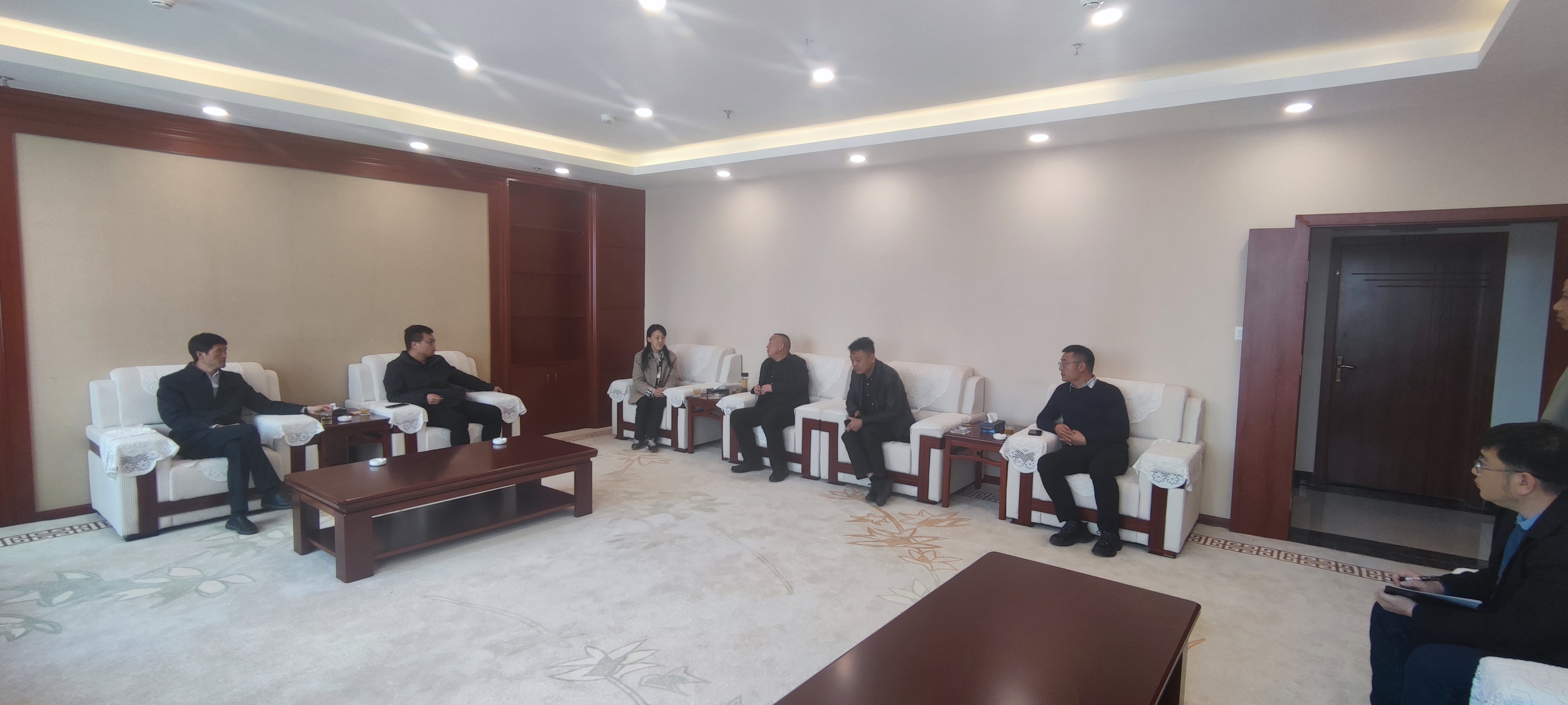 曲靖片區(qū)與國(guó)開行云南省分行、宣威市政府座談