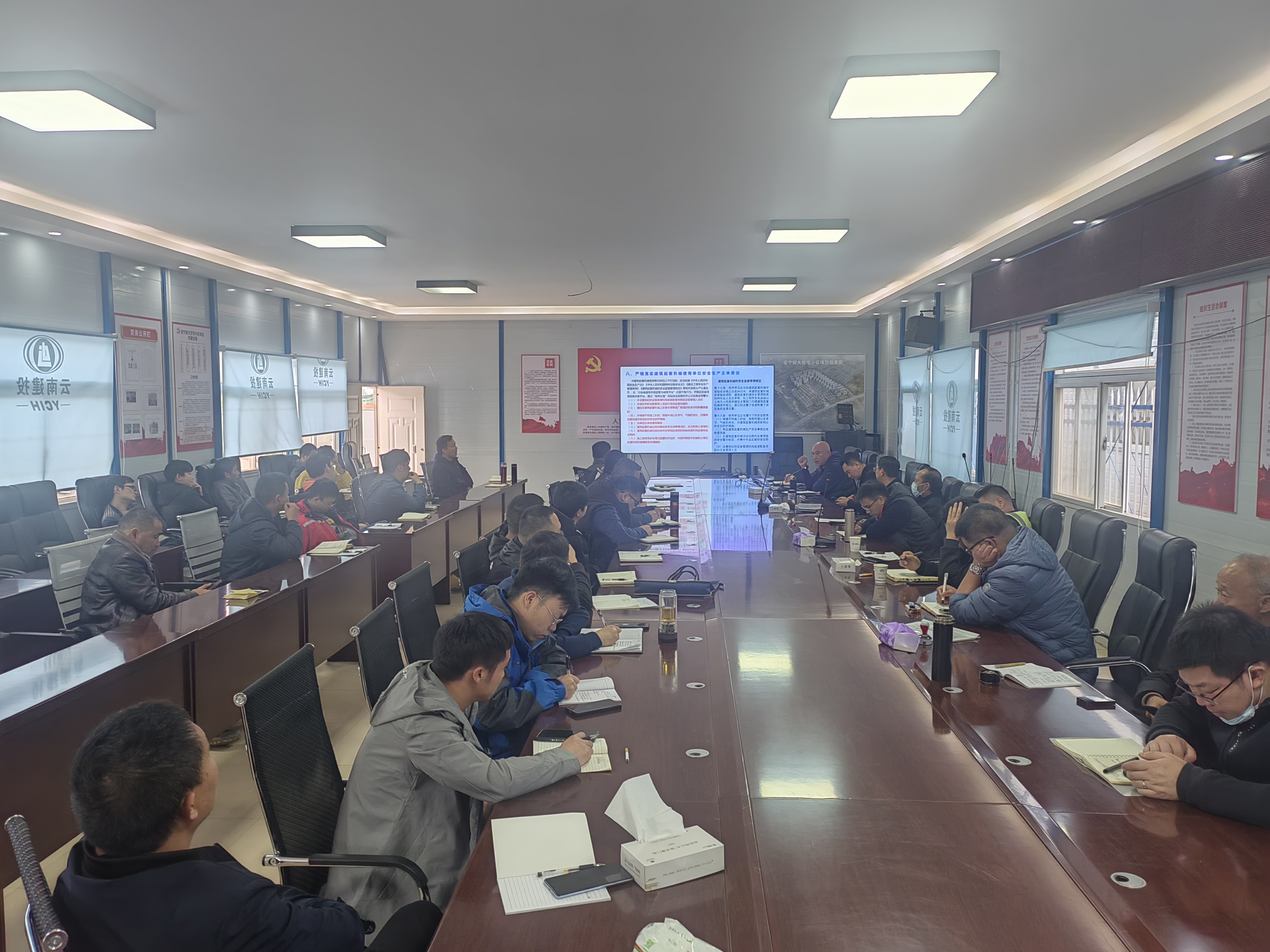 公司工程（安全監(jiān)督）管理部到安寧財(cái)大住宅小區(qū)項(xiàng)目檢查