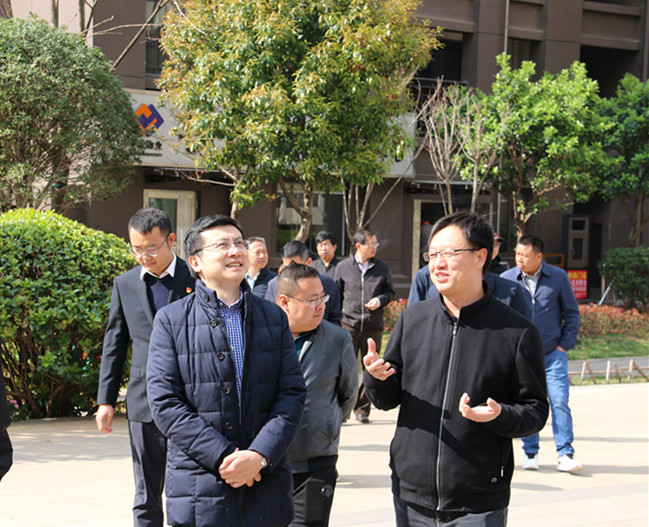 西藏昌都市政府到曲靖片區(qū)考察棚戶區(qū)改造工作