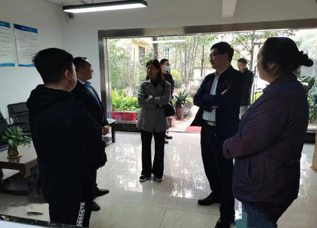 玉溪市老年大學(xué)到萬裕潤園小區(qū)調(diào)研關(guān)愛老人工作