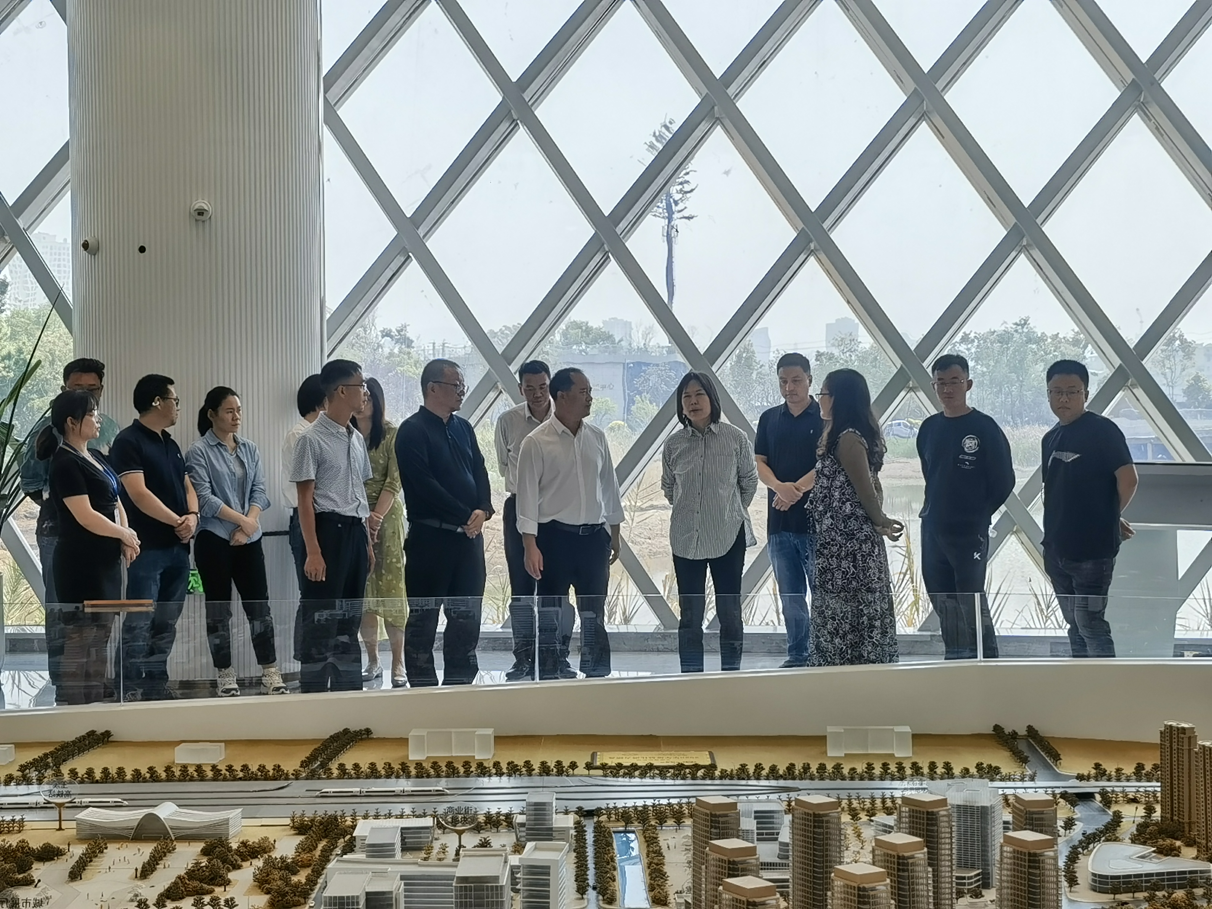 省住建廳黨組成員、副廳長黃媛調(diào)研玉溪錦府項目