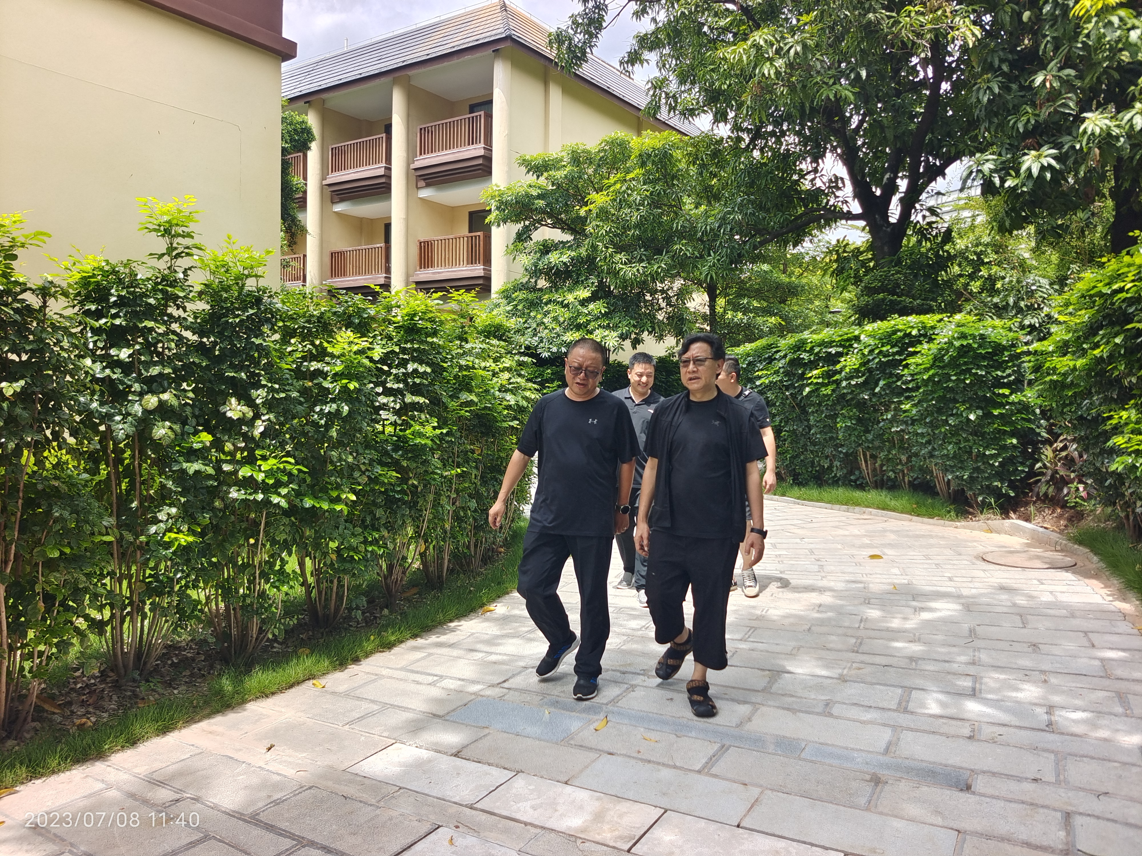 杜小光、袁明紅調(diào)研元江棲霞山花園酒店