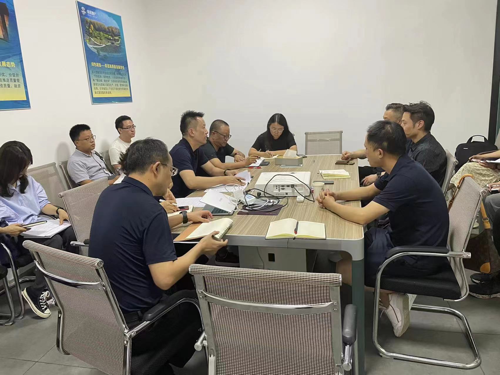 集團(tuán)酒店板塊管理整合工作領(lǐng)導(dǎo)小組調(diào)研元江棲霞山花園酒店