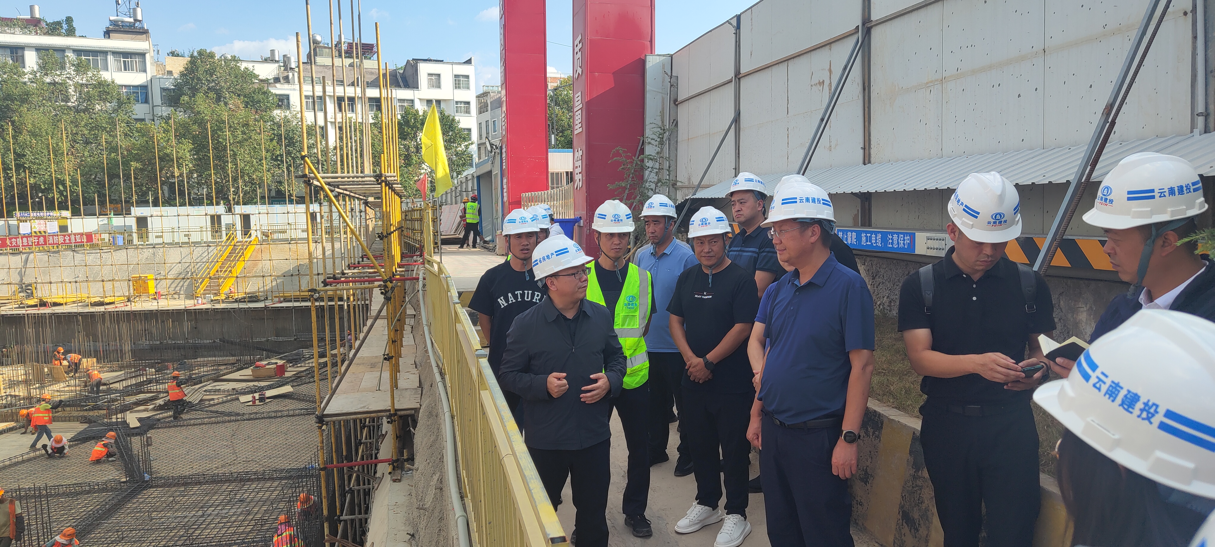 麒麟?yún)^(qū)委副書記、區(qū)長張忠文到曲靖片區(qū)東門街項目調(diào)研