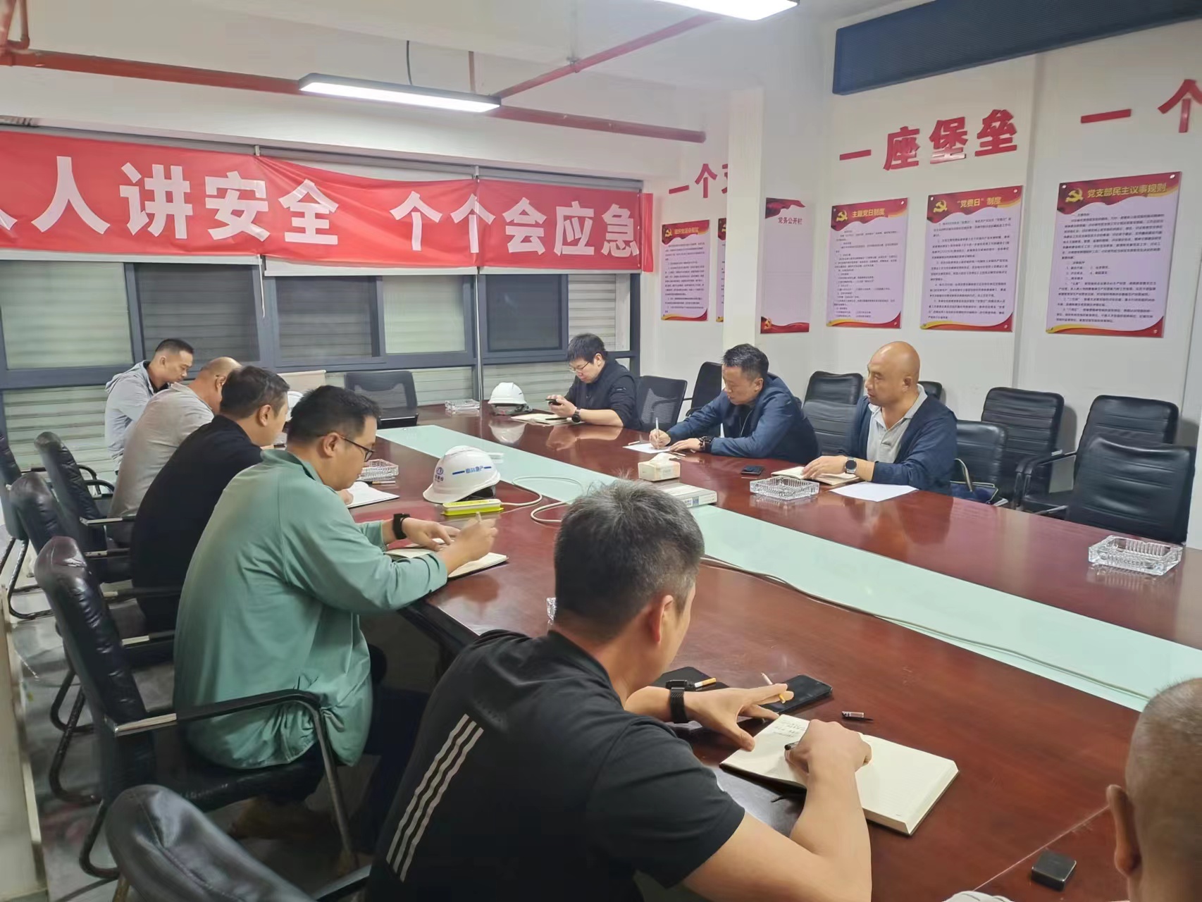 胡亞東到云領華府項目檢查指導