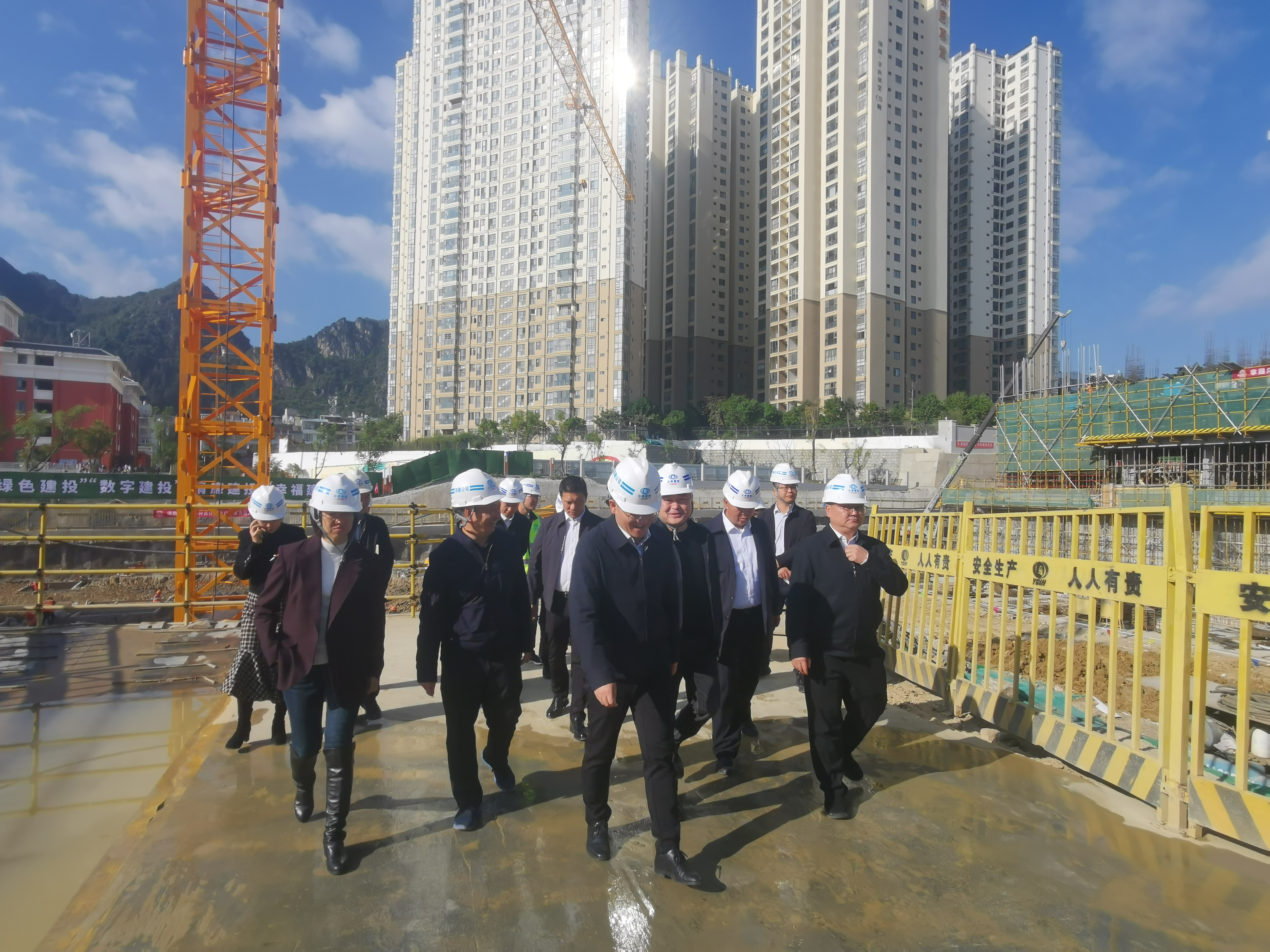 文山市主要領(lǐng)導(dǎo)到建投·西華學(xué)府項目調(diào)研