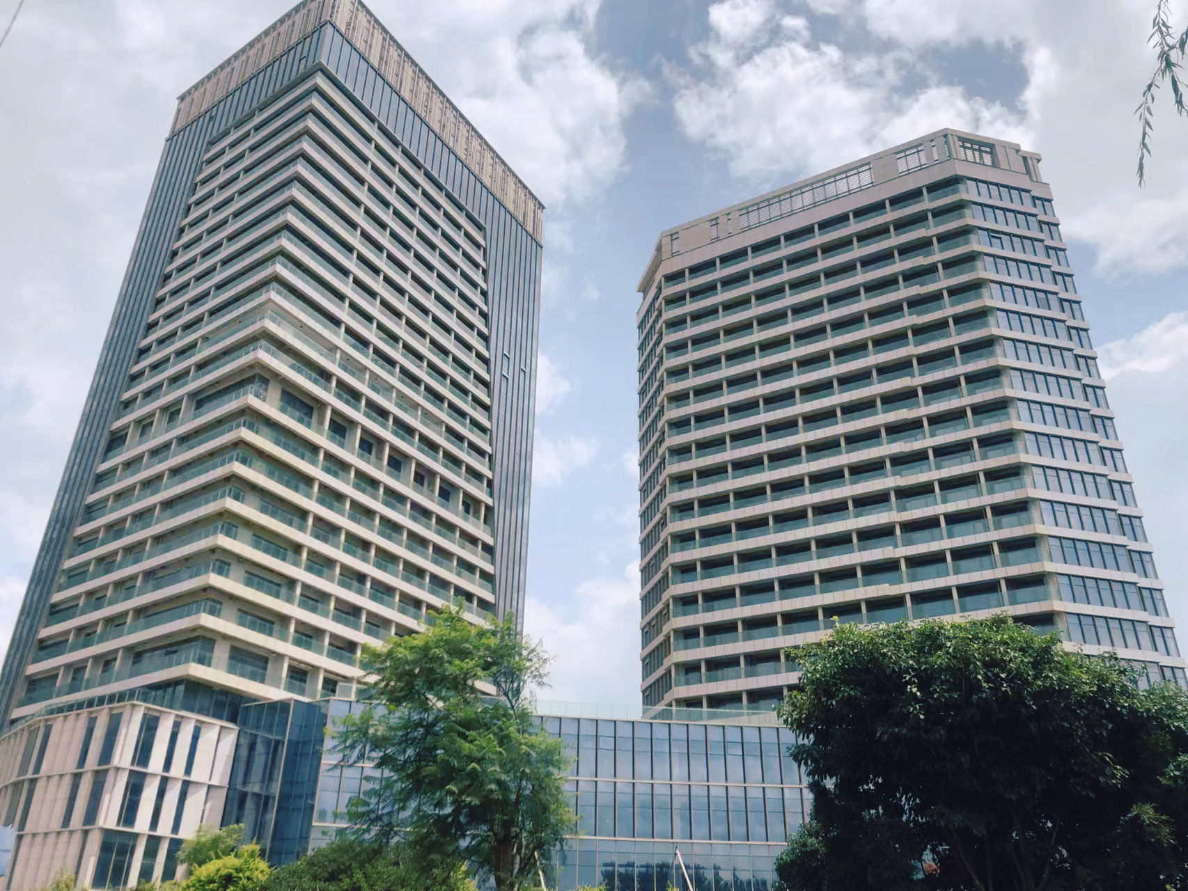 洱海寰球時(shí)代項(xiàng)目1、2、3、4、6號(hào)樓順利取得竣工驗(yàn)收備案