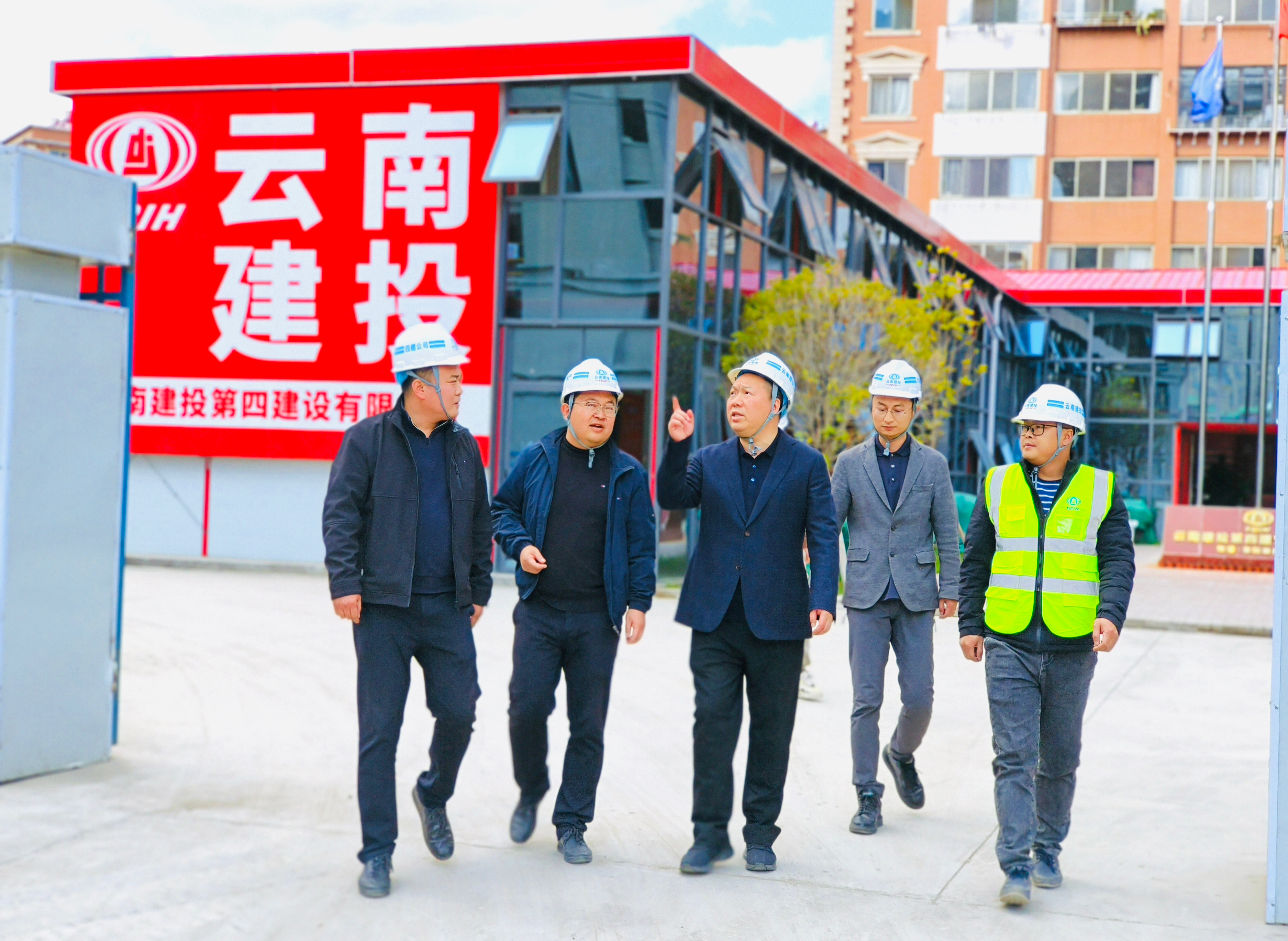 陳祖軍調(diào)研春城華府項(xiàng)目 向廣大干部職工致以新年祝福