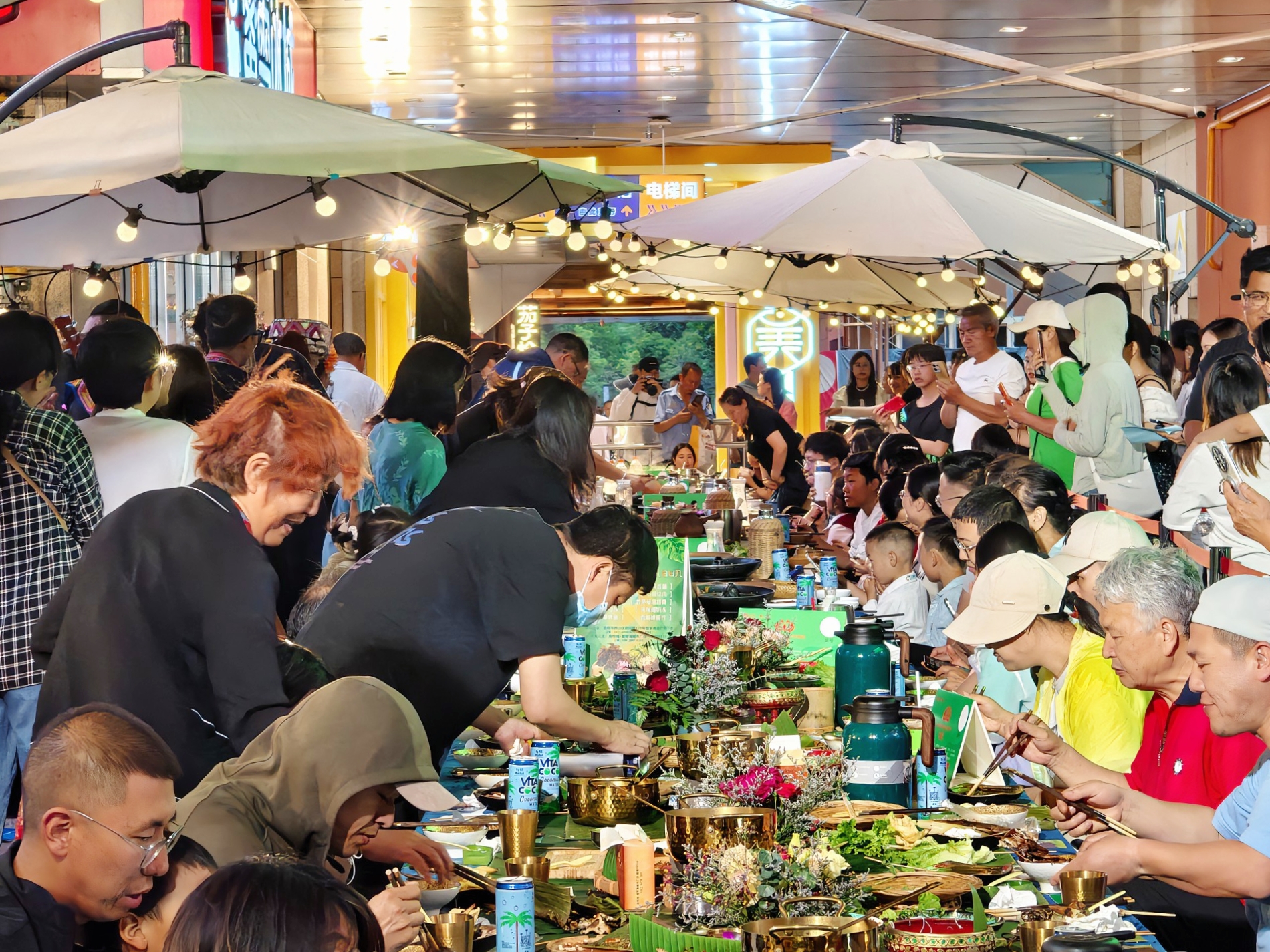 昆明南悅城愛琴海城市廣場首屆長街宴 “滇”出民族情