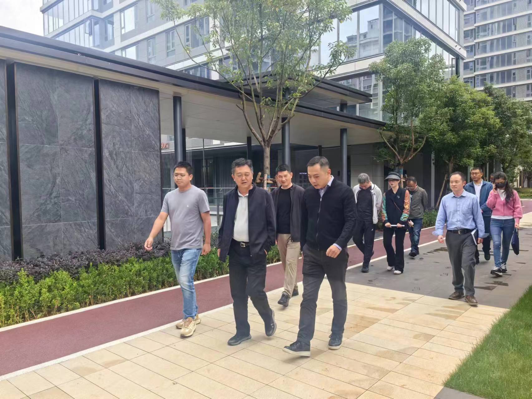 昆明滇池國家旅游度假區(qū)黨群工作部部長張懷到京鵬公司調(diào)研