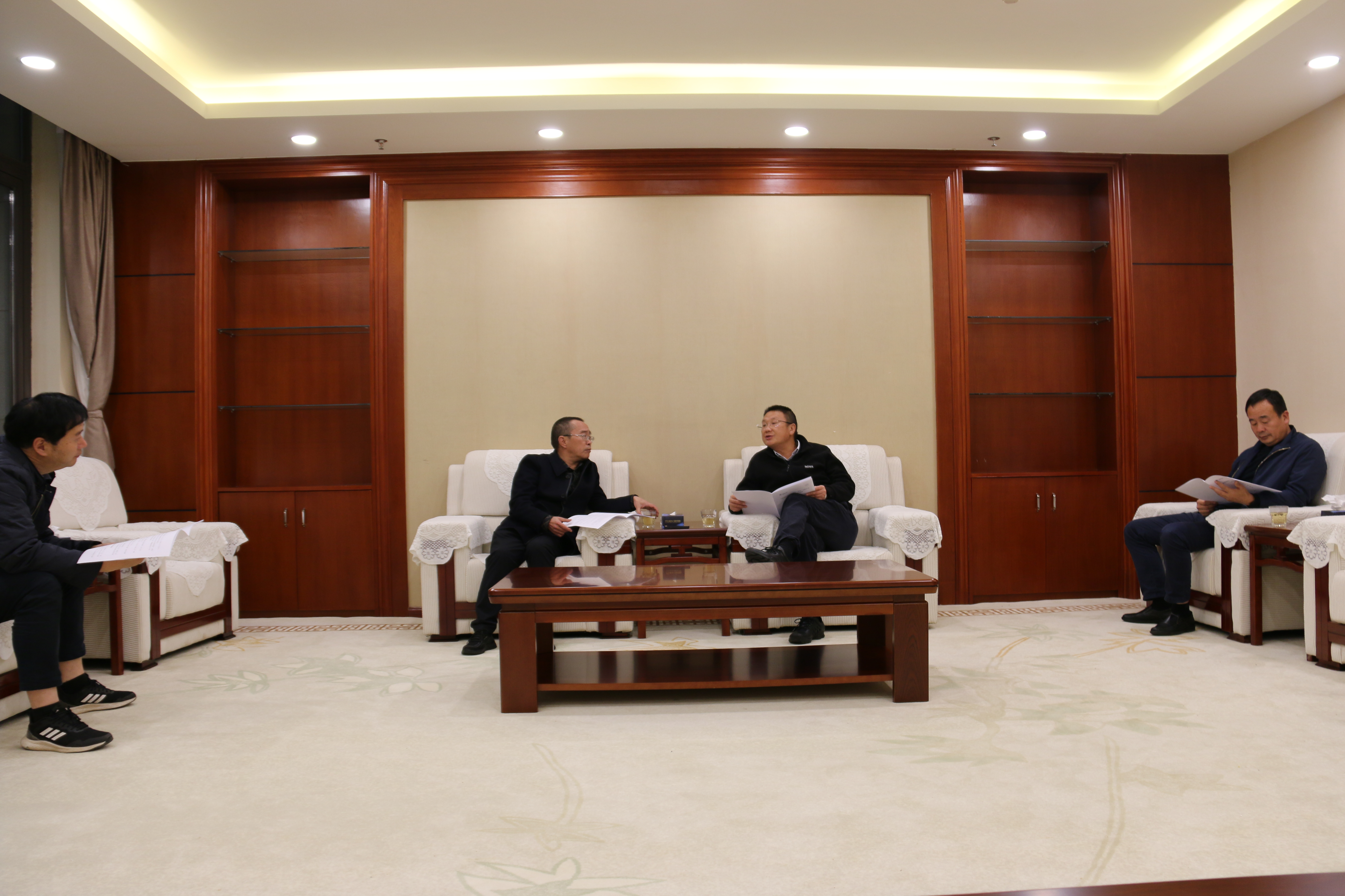 公司與麒麟?yún)^(qū)政府交流座談