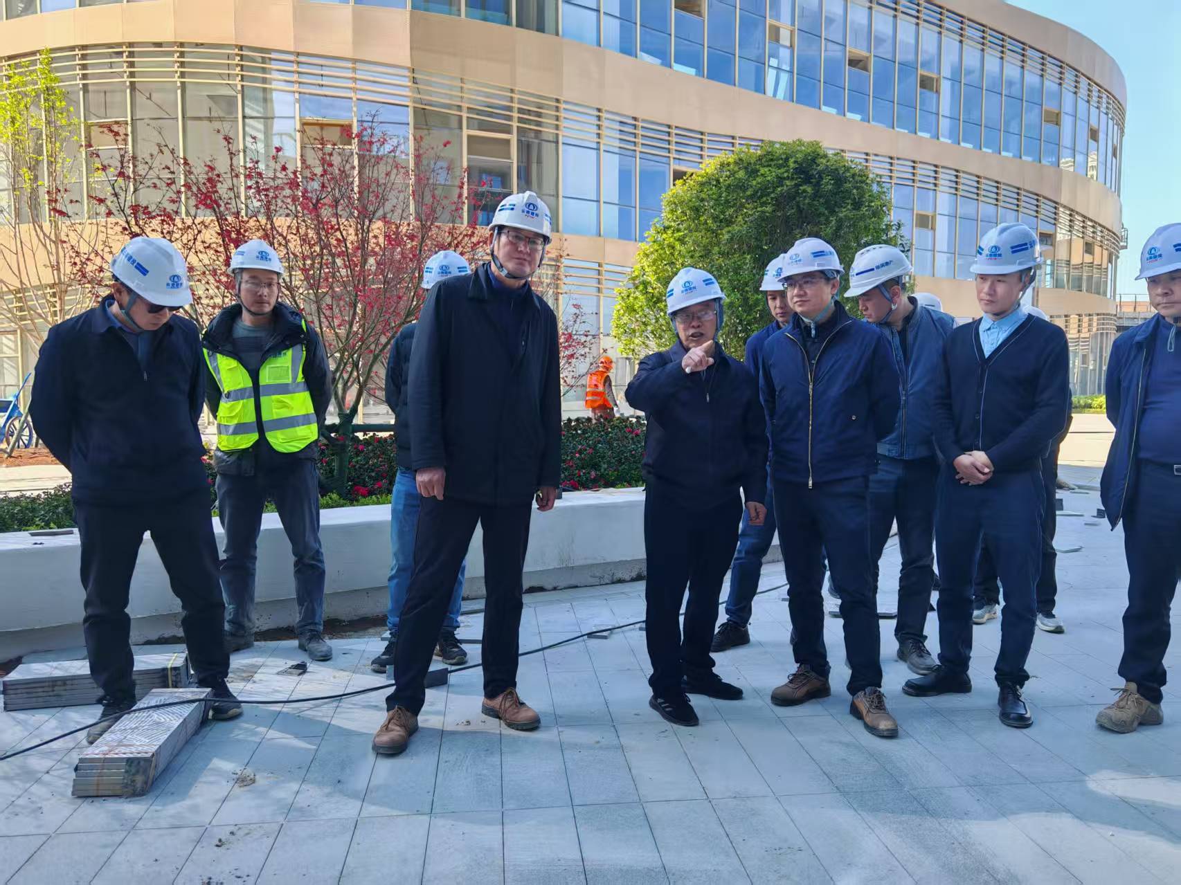 咬定目標(biāo)  壓實責(zé)任 魏成凡督導(dǎo)建投國際項目